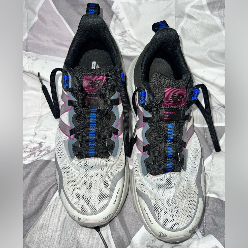 Women’s new balance tennis shoes